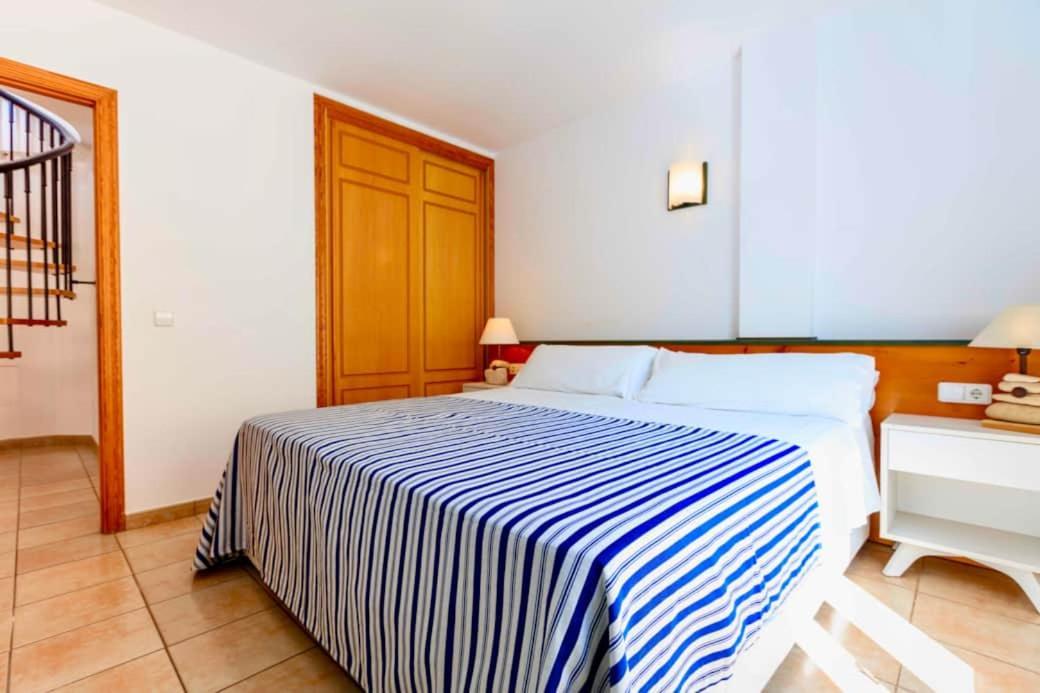 Apartamentos Sa Varadero Fronte Mar Espujols เอสปุญอลส์ ภายนอก รูปภาพ