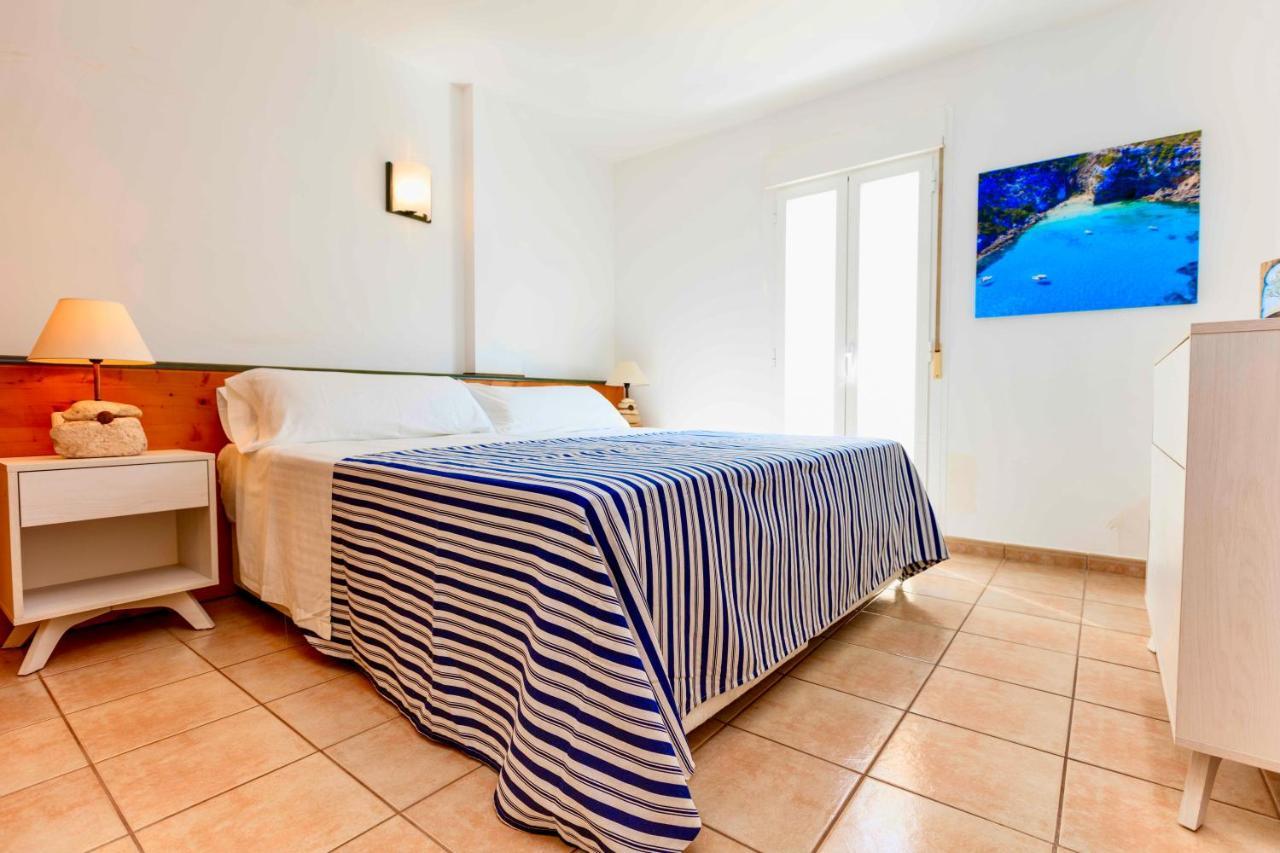 Apartamentos Sa Varadero Fronte Mar Espujols เอสปุญอลส์ ภายนอก รูปภาพ